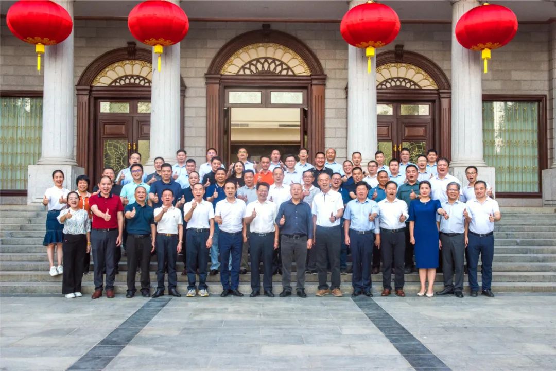 威华集团助力“我的家乡我建设”平远县热柘镇乡贤回乡考察活动顺利举行!