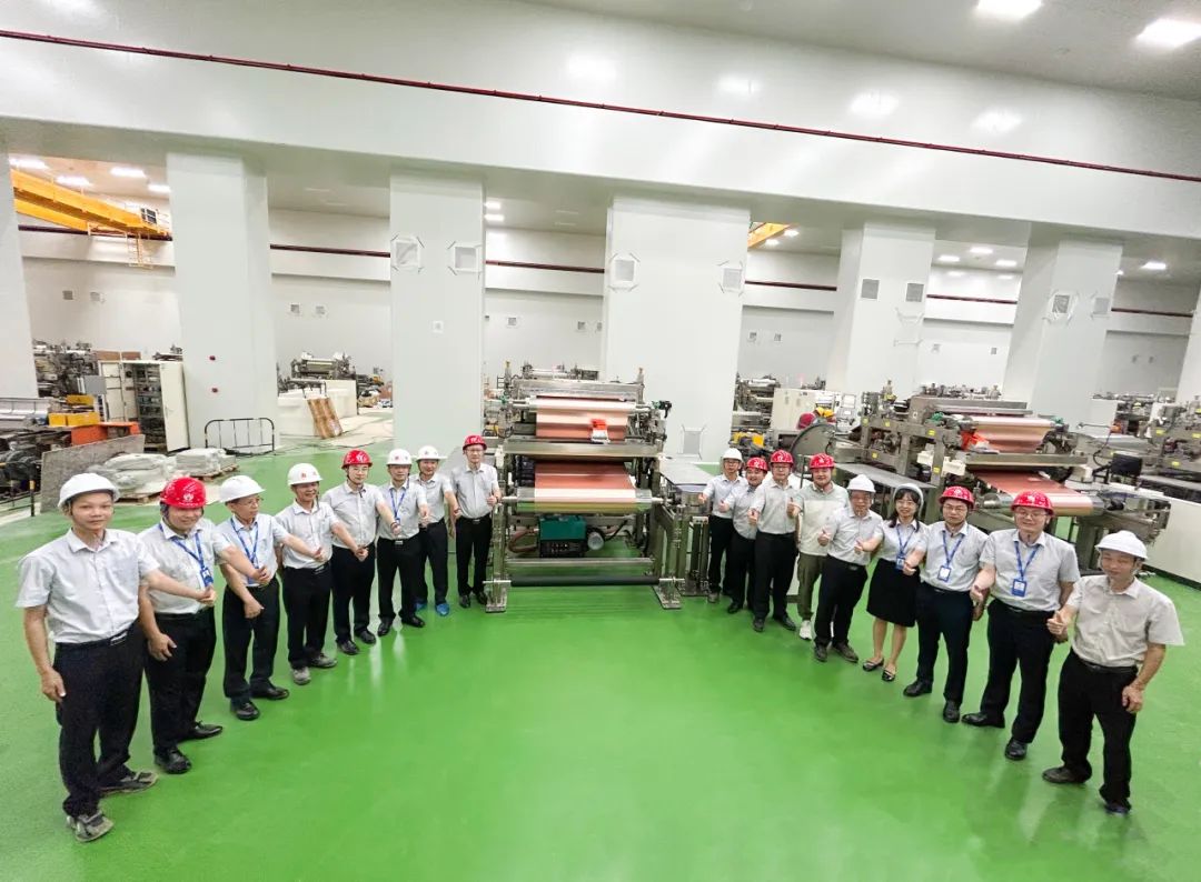 携手“铜”行 拼“箔”未来丨米兰体育平台app官网_米兰体育(中国)科技年产5.66万吨高端铜箔项目二期首条生产线试产成功出箔